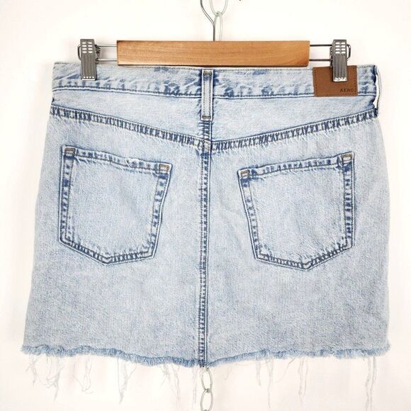 Aeropostale Denim Jean Mini Skirt Light Wash Raw Hem Distressed Button Fly sz 8 - Picture 3 of 4